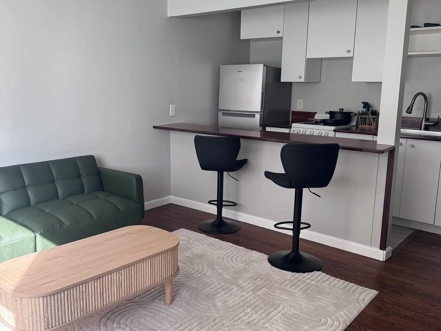 2116 Kemper Ln — Photo 1