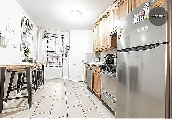 4th image of 303 E 10th St APT 1