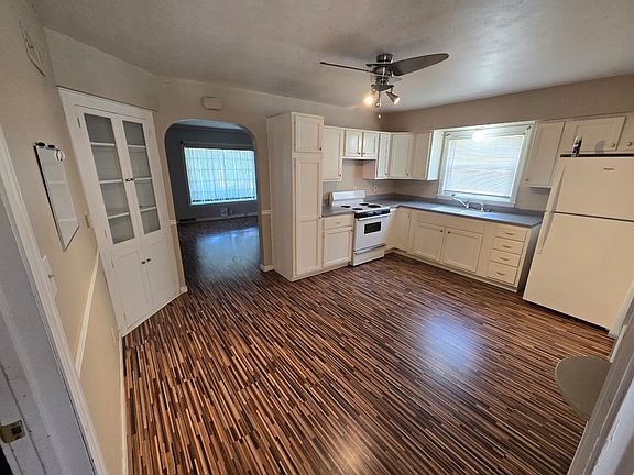 3rd image of 2420 28th St