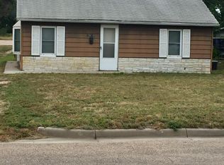 1910 Saint John St, Garden City, KS 67846