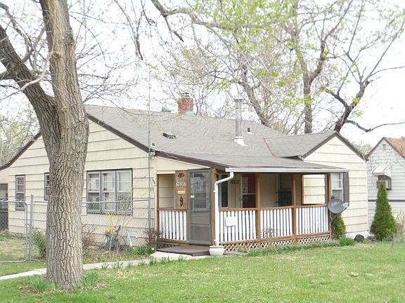 Home sits on corner lot
