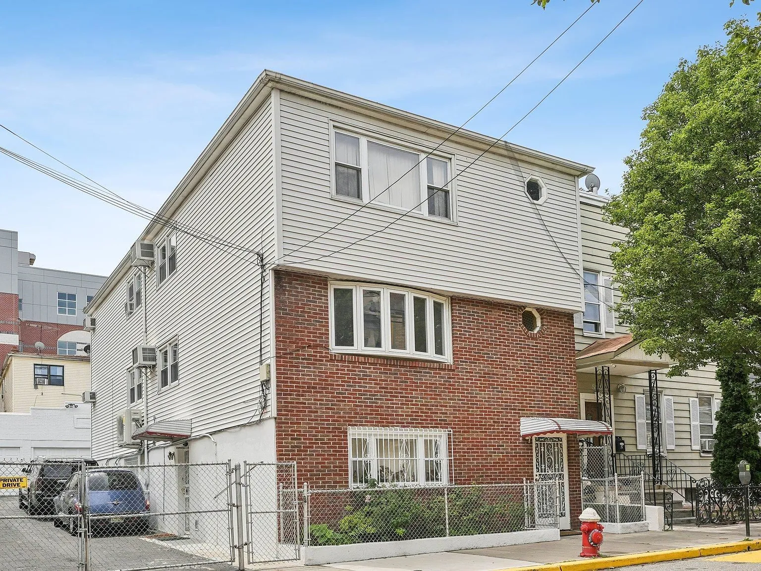 3 bed, 1.0 bath, $2,600 — Photo 2