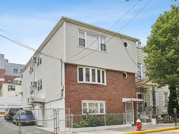 2nd image of 529 38th St #2