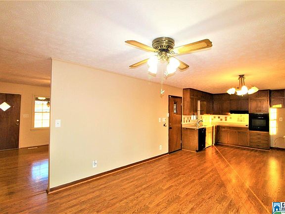 3rd image of 818 W 62nd St