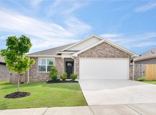 3785 Pinecrest St, Springdale, AR 72764