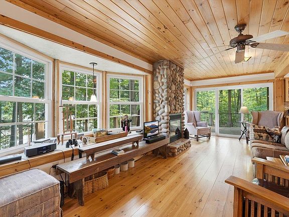 3rd image of 530 Round Lake Ct