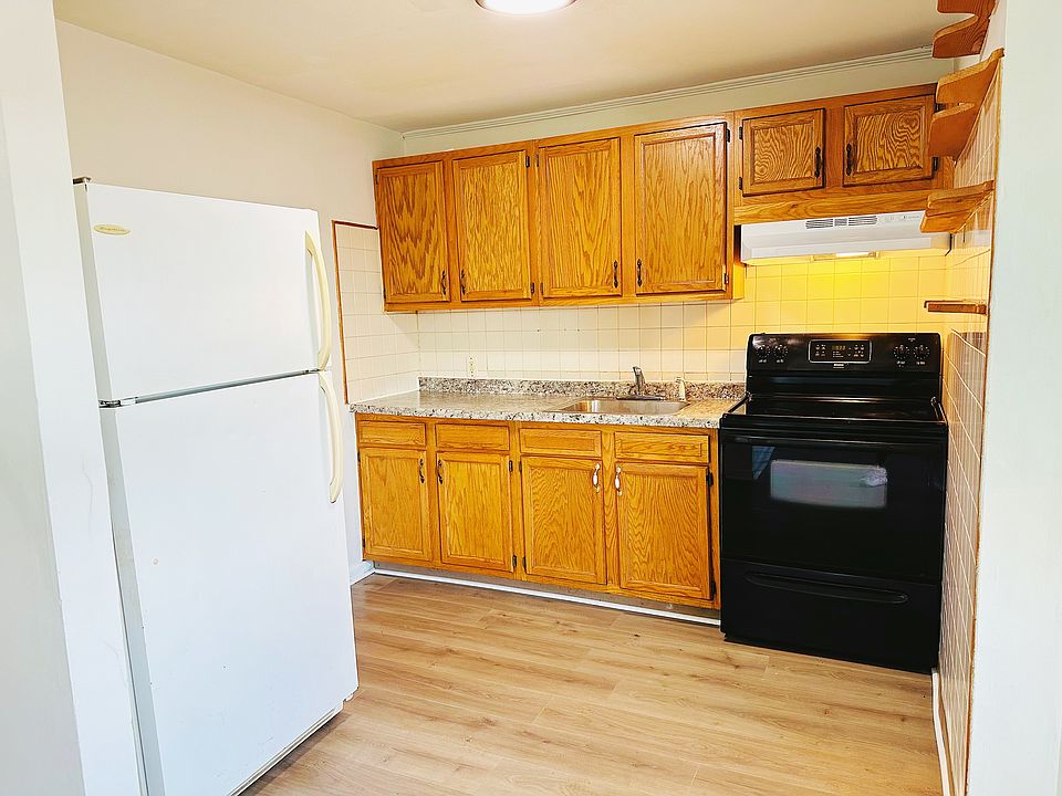 1st image of 131 W Main St APT 4