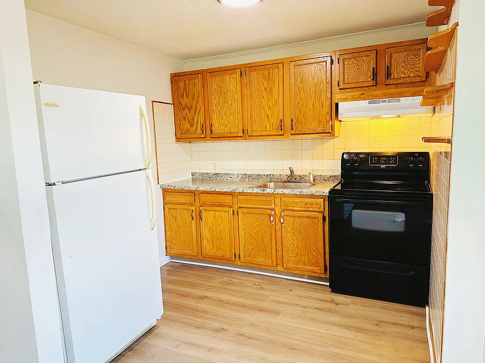 131 W Main St #4