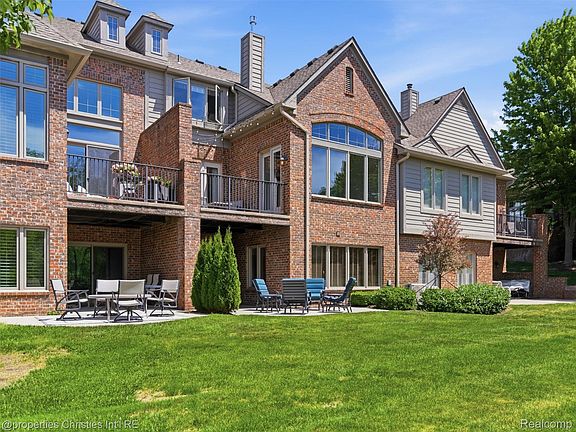 5th image of 10822 Sparkling Waters Ct
