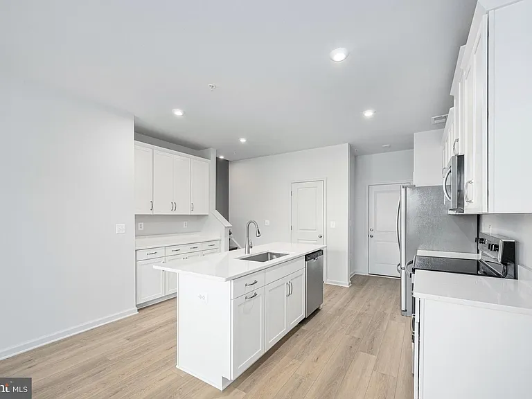2630 Neabsco Common Pl — Photo 4