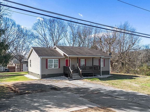 3rd image of 630 Cedar Dr SE