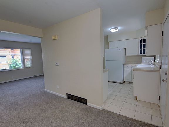 4th image of 1022 21st St APT B