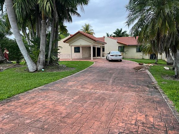 2nd image of 7445 N Augusta Drive