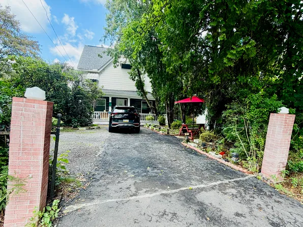 2044 Cedar Ave, Scranton, PA 18505