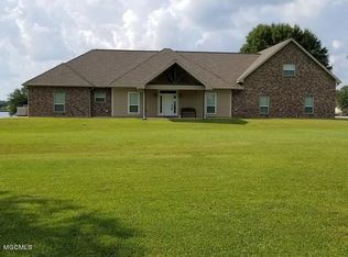 14 Lunker Ln, Poplarville, MS 39470