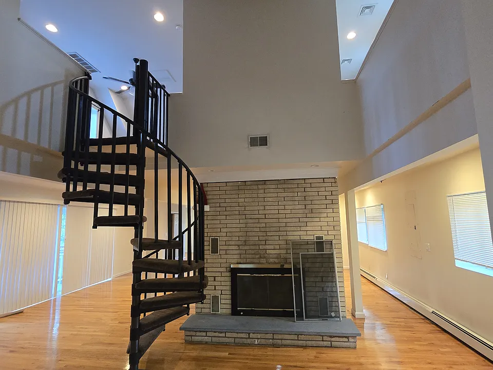 270 Station Rd
