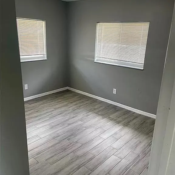 102 Gilbert Ave S — Photo 4