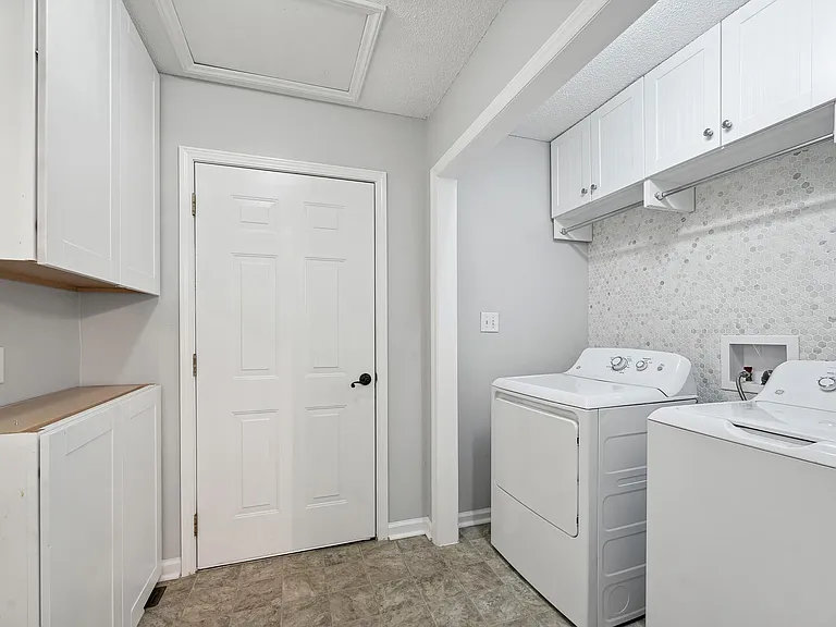 223 Wintergreen Dr — Photo 15
