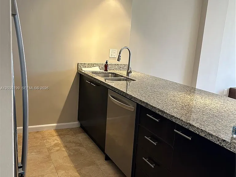 600 NE 36th St #417 — Photo 11