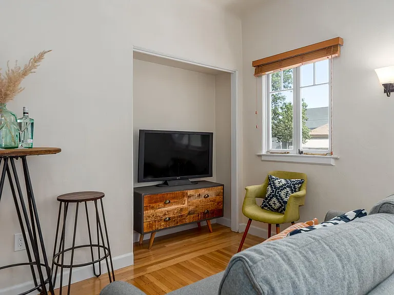 2124 P St #5 — Photo 8