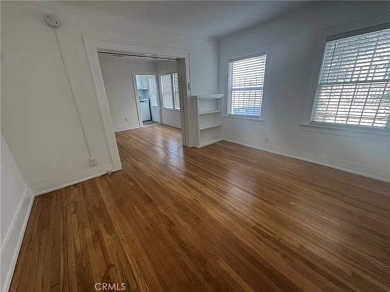 5160 1/2 Franklin Ave — Photo 3