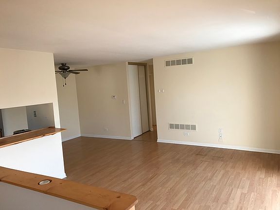 2nd image of 29W519 Winchester Cir N Unit 4