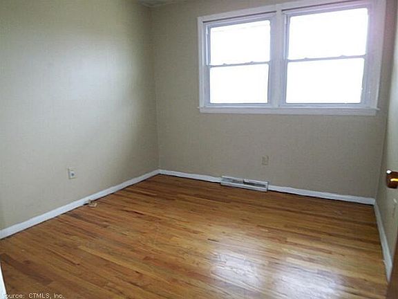 5th image of 124 Bayberry Ln