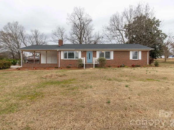 3079 Flat Creek Rd, Lancaster, SC 29720