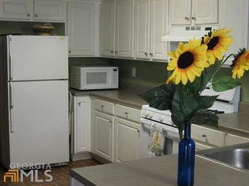 5th image of 67 Blossom Ct