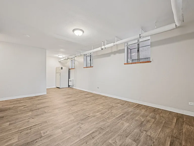 South Josephine Apartments — Photo 12