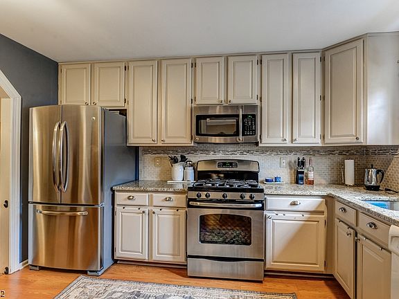2nd image of 105 Roseland Ave Unit 1201