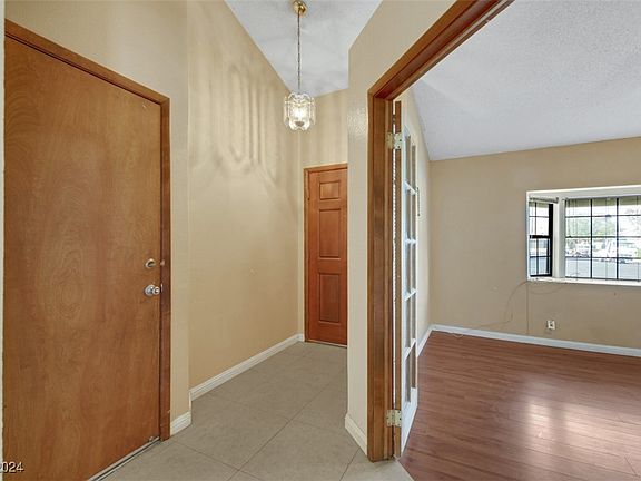 5th image of 3936 Norwich Cir