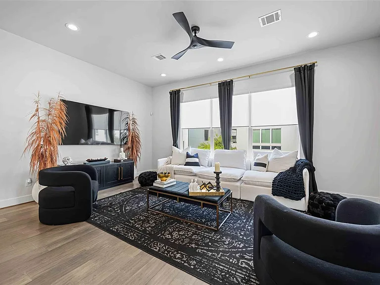 3018 Markle Dr — Photo 3