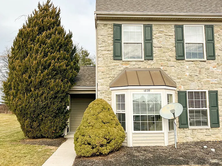 35 Covington Ct — Photo 1