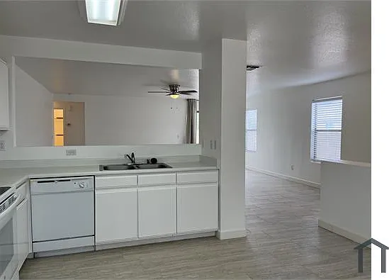 2403 E Palm Beach Dr — Photo 6