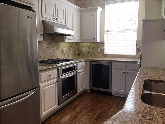 4th image of 4153 Grassmere Ln APT 2