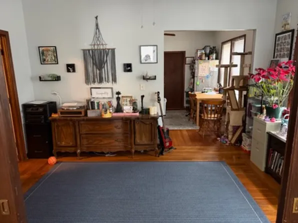 560 William St APT 1, Fall River, MA 02721