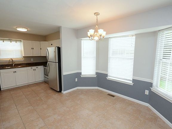 4th image of 108 Ackiss Ave