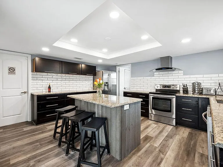 408 Peach St — Photo 6