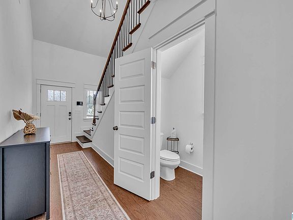 3rd image of 104 Huntley Ridge Dr