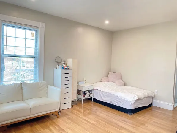 18 Grand View Ave #6, Quincy, MA 02170