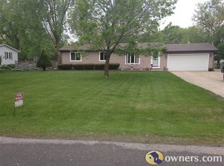 1222 S Larkdale Ln, Elkhorn, WI 53121