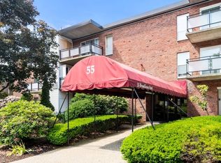 55 Broadlawn Park APT 18A, Chestnut Hill, MA 02467