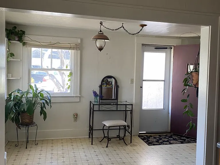 102 S Garth Ave — Photo 7