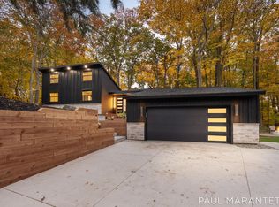 9421 Lakeview Ct, West Olive, MI 49460