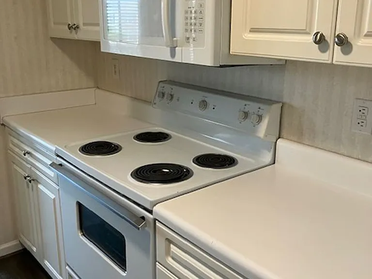 904 Litchfield Way #J — Photo 16