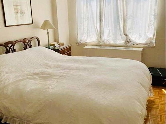 5th image of 145 E 48th St APT 14D