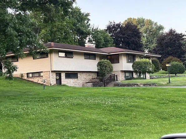 S23W22852 Hinsdale ROAD, Waukesha, WI 53186