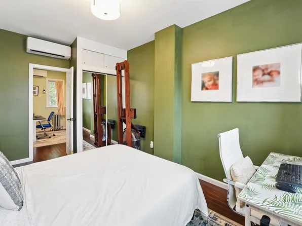 106 Griffith Street image 12 of 40