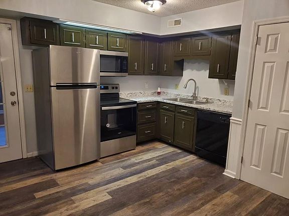 2nd image of 2739 Summit Ct